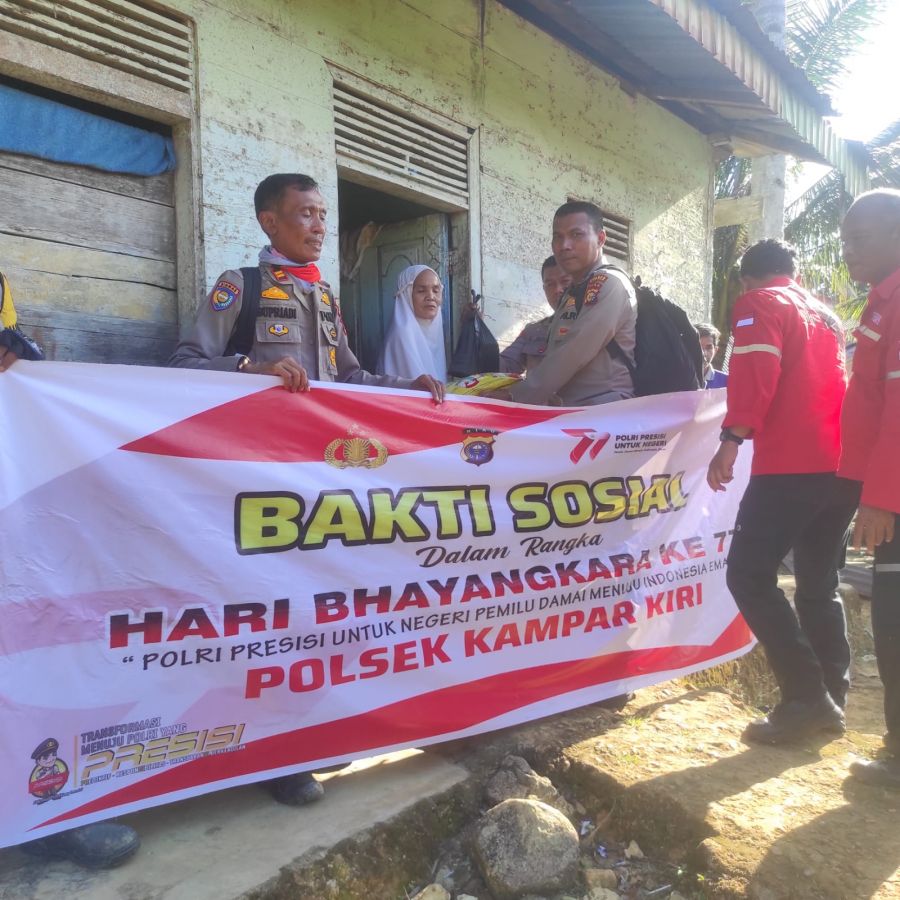 30 Warga Terpencil Dapat Bansos dari Polsek Kampar Kiri
