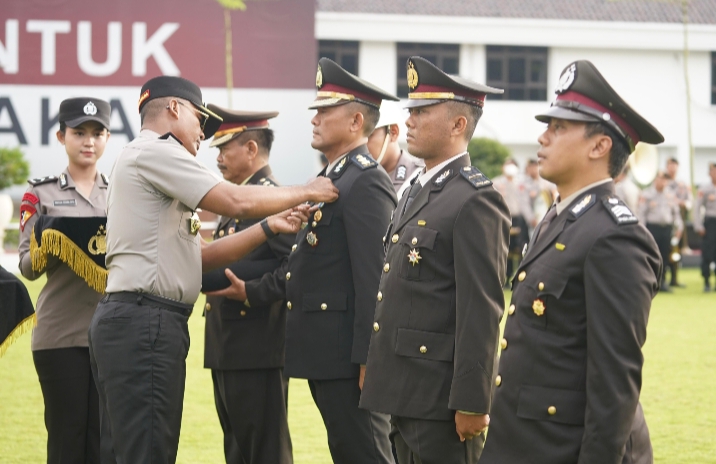 Apresiasi Negara Dedikasi Tanpa Cela, Personel Polda Jateng Terima Tanda Kehormatan Dari Presiden RI