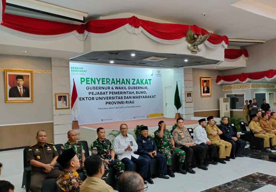 Asisten Pembinaan Kejati Riau Hadiri Kegiatan Penyerahan Zakat Gubri dan Wagub