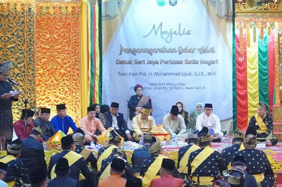 Aspidmil Kejati Riau Hadiri Penganugrahan Gelar Adat Kepada Kapolda Riau 