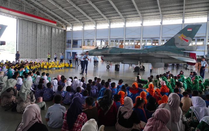 Belajar Kedirgantaraan Sejak Dini, Ratusan Murid TK Kunjungi Skadron Udara 16