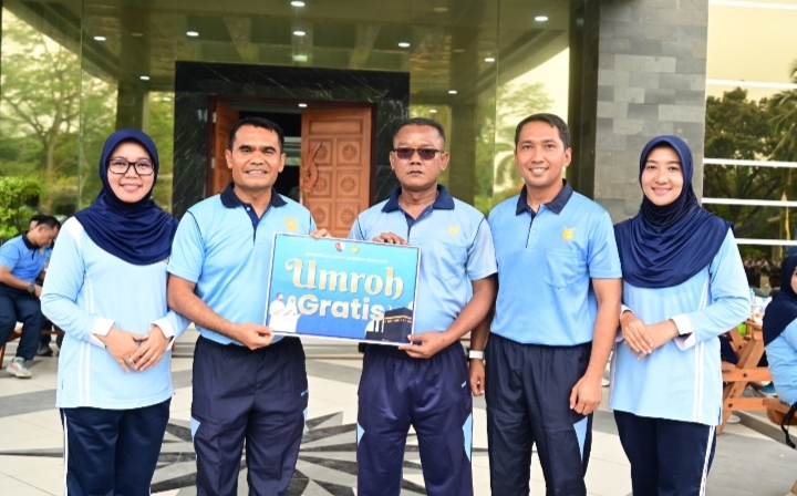 Berikan Apresiasi, Danlanud Roesmin Nurjadin Berangkatkan 14 Personelnya Umroh Secara Gratis