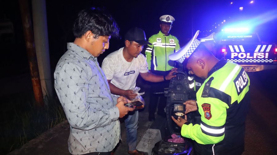 Berikan Pelayanan Kepada Masyarakat, Satlantas Polres Kuansing Lakukan Patroli Blue Light