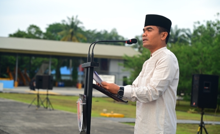 Bersama Ratusan Warga Danlanud Roesmin Nurjadin Shalat Idul Fitri di Apron Base Ops