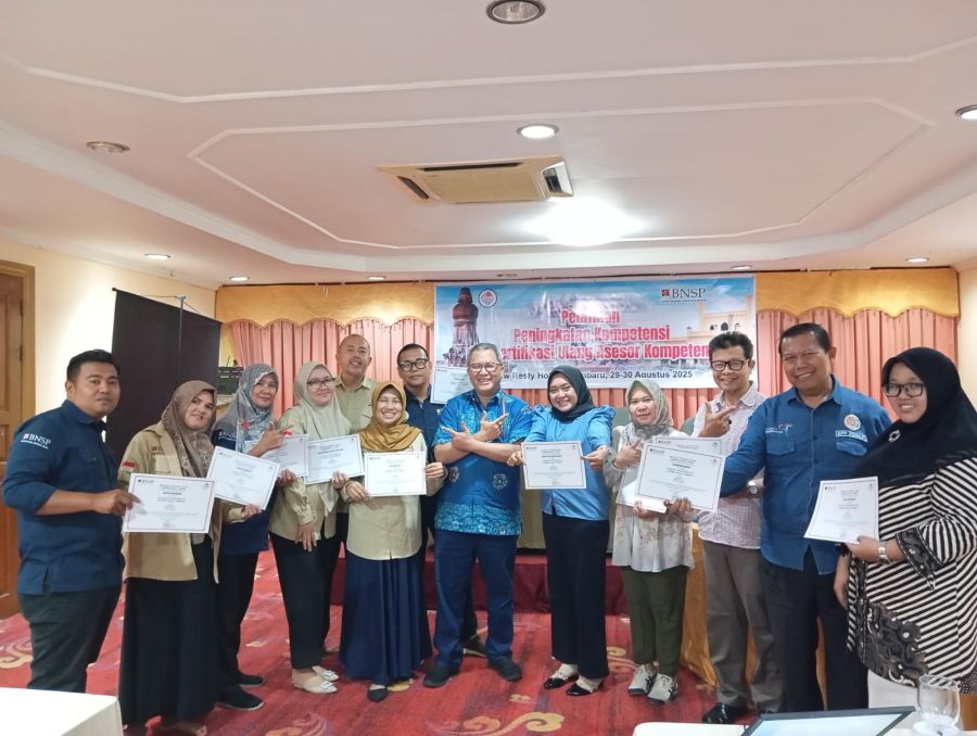 BNSP Perpanjang Lisensi 12 Asesor Pariwisata Melalui Sertifikasi Ulang di Pekanbaru