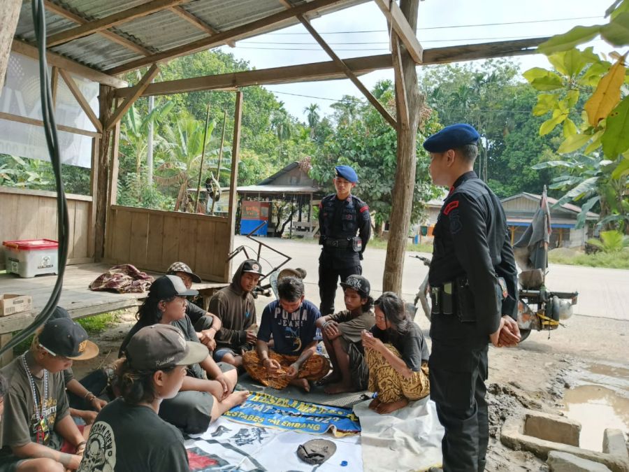 Brimob Polda Riau Ajak Anak Punk Jaga Kamtibmas