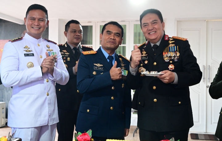 Bukti Kompaknya TNI-Polri, Danlanud Roesmin Nurjadin Berikan Kejutan di Hari Bhayangkara ke-78