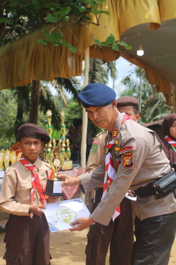 Danki Yon C Pelopor Satbrimobda Riau Pimpin Penutupan Perkemahan Santri 