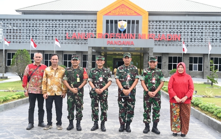 Danlanud Roesmin Nurjadin Antar Keberangkatan Pejabat Negara 
