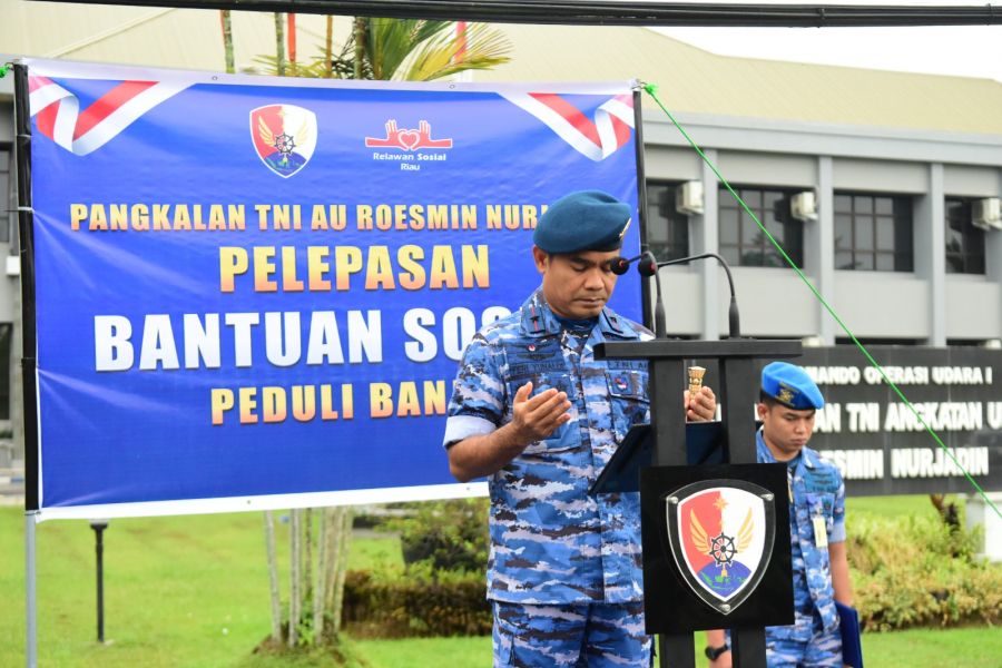 Danlanud Roesmin Nurjadin Lepas Pengiriman Bansos Peduli Banjir Ke Pelalawan dan Rumbai