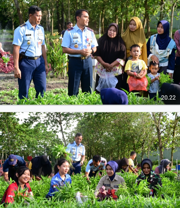 Danlanud Roesmin Nurjadin Panen Sayur Bersama Warga di Taman “I Love RSN”