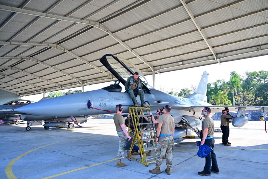 Danlanud Roesmin Nurjadin Sambut Kedatangan F-16 US PACAF