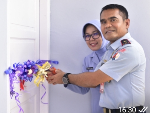 Danlanud Roesmin Nurjadin Serahkan Bantuan Pembangunan Rumah di Jalan Tengku Bey Simpang Tiga