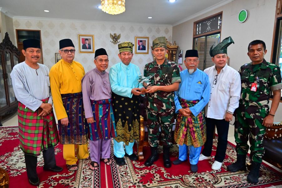 Danlanud Roesmin Nurjadin Silaturrahmi Ke LAM Riau