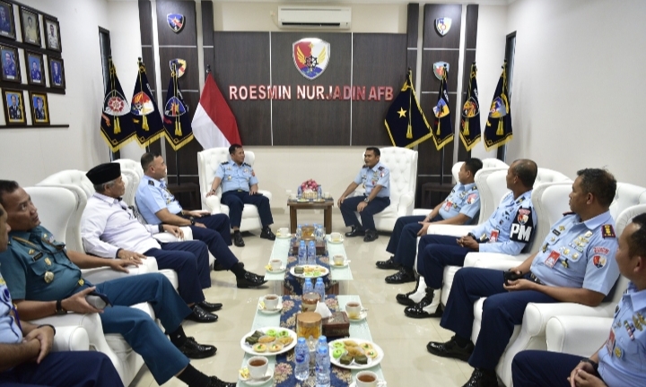Danlanud Roesmin Nurjadin Terima Kunjungan Dirjen Badilmiltun Mahkamah Agung