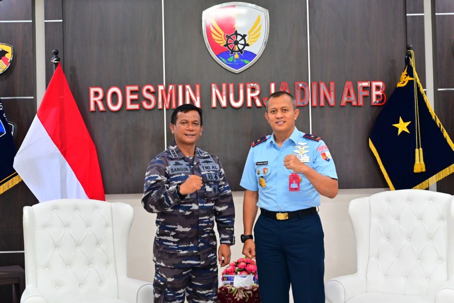 Danlanud Roesmin Nurjadin Terima Kunjungan Danlanal Dumai