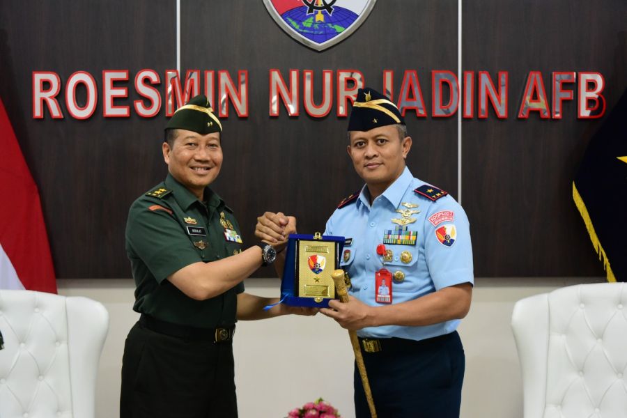 Danlanud Roesmin Nurjadin Terima Kunjungan Silaturrahmi Jampidmil