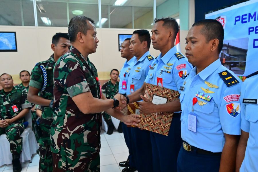 Danlanud Roesmin Nurjadin Tutup Pembekalan dan Pelatihan Ground Handling