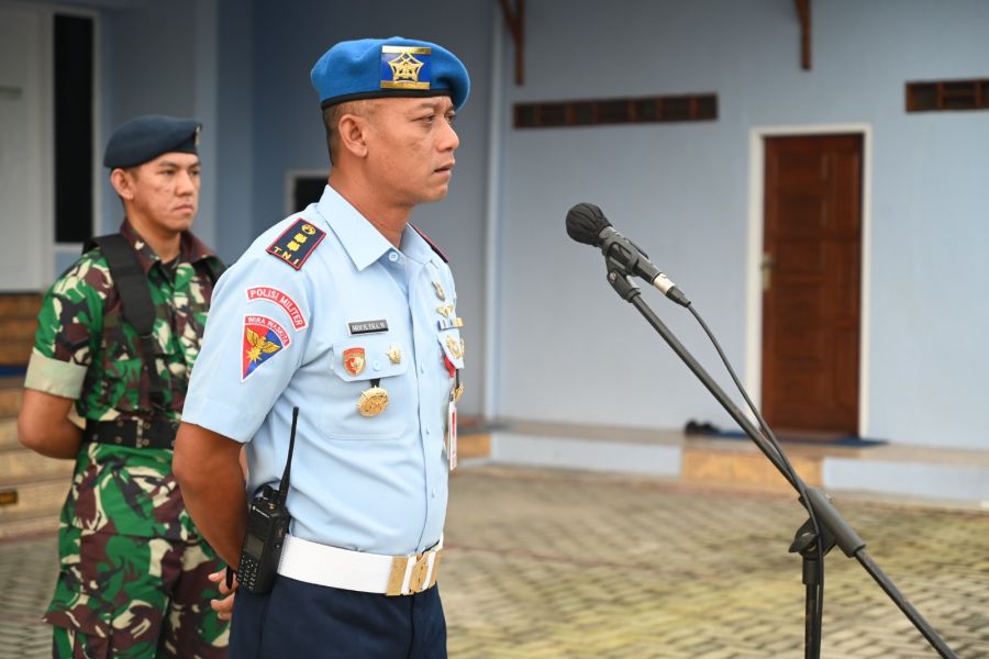 Dansatpom Lanud Roesmin Nurjadin Pimpin Apel Pagi Sebelum Kegiatan Ibadah