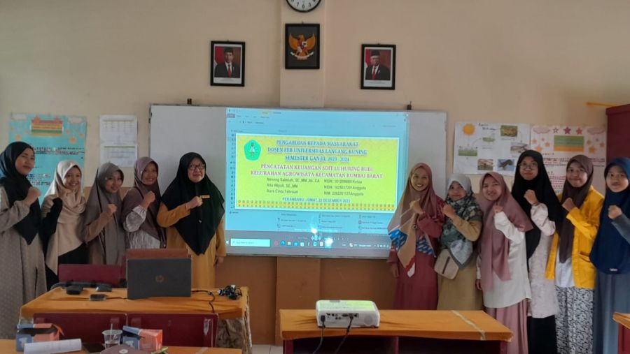 Dosen FEB Unilak Beri Pengetahuan Pencatatan Keuangan di SD IT Luhuring Budi