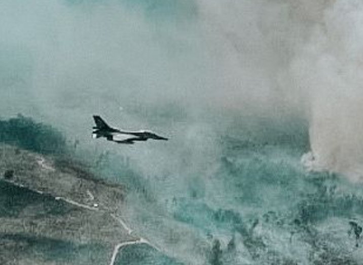 F-16 Lanud Roesmin Nurjadin Pantau Karhutla dari Udara