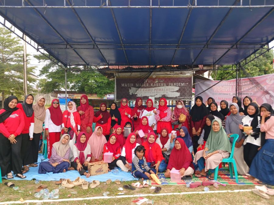 Ibu-Ibu RT 02 RW 07 Tangkerang Labuai Bukitraya Pekanbaru Meriahkan HUT RI ke-80