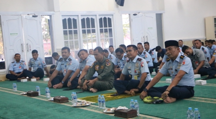 Jamaah Masjid Amrullah Antusias Ikuti Kajian Rutin Tentang Hikmah Umroh di Lanud Roesmin Nurjadin