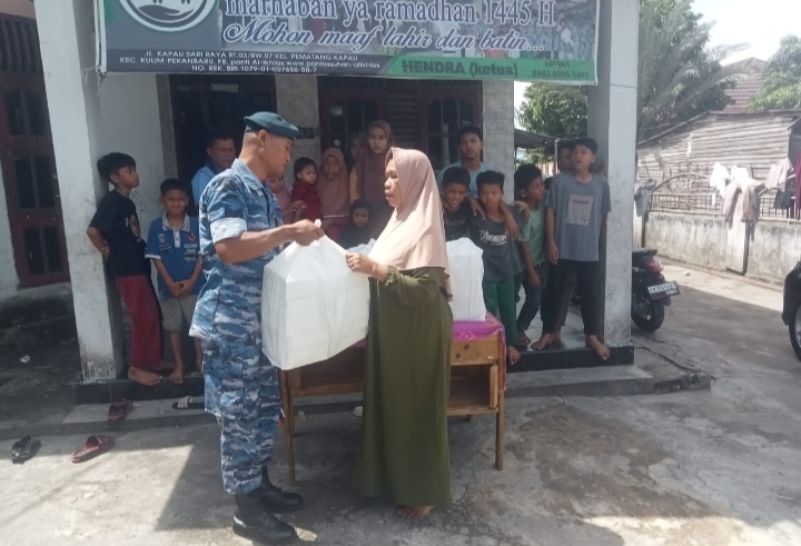 Jum'at Berkah Personel Lanud Roesmin Nurjadin Kunjungi Panti Asuhan Al Ikhlas dan Masjid Al Jabbar