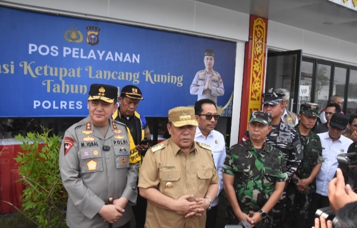 Kadisops Lanud Roesmin Nurjadin Dampingi Pj. Gubernur Riau Tinjau Posko Mudik Lebaran 2024
