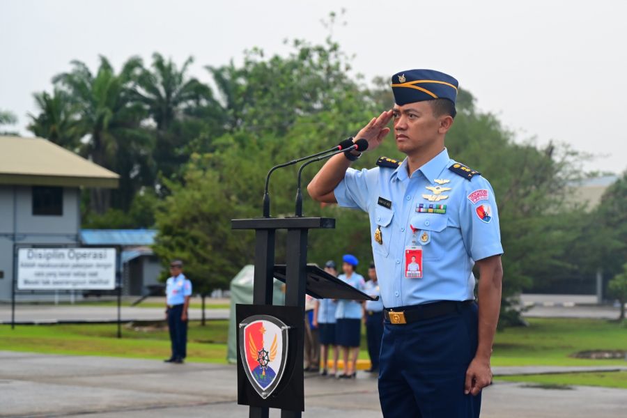 Kadisops Lanud Roesmin Nurjadin Pimpin Upacara Bendera Mingguan