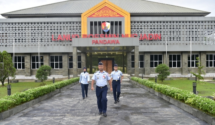 Kadispers Tekankan Disiplin dan Moral Prajurit dalam Upacara Mingguan di Lanud Roesmin Nurjadin