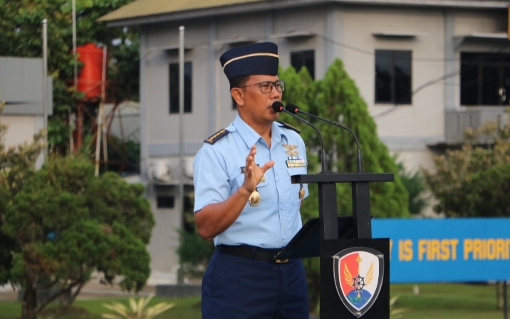Kadispotdirga Lanud Roesmin Nurjadin Bacakan Amanat Panglima TNI pada Upacara Bendera Mingguan
