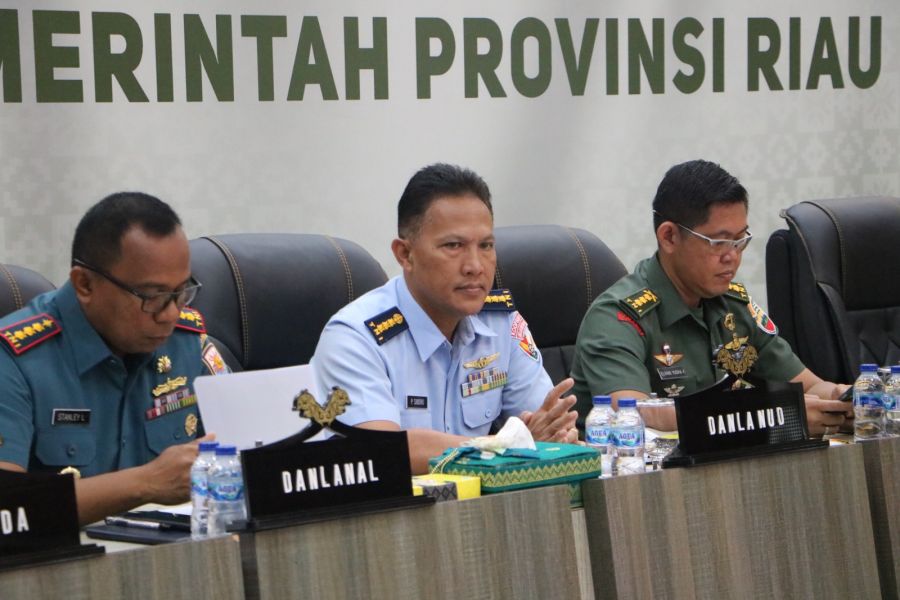 Kadispotdirga Lanud Roesmin Nurjadin Hadiri Rapat Koordinasi Forkopimda Riau