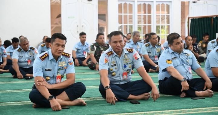 Kajian Rutin Lanud Roesmin Nurjadin: Meneladani Rasulullah sebagai Panduan Hidup Berakhlak Mulia