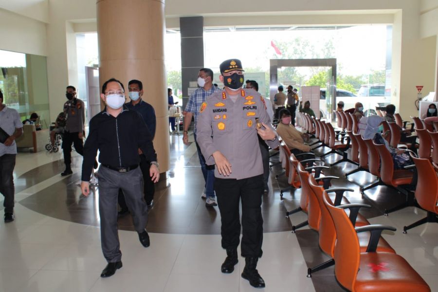 Kapolresta Pekanbaru Cek Persediaan Rumah Sakit Bagi Pasien Covid-19