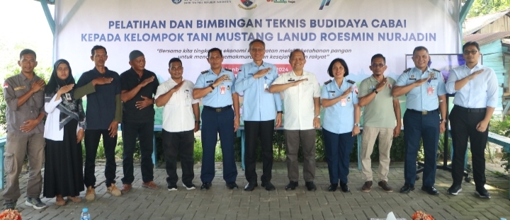 Kelompok Tani Mustang Lanud Roesmin Nurjadin Dapatkan Pelatihan Budidaya Cabai