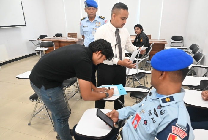 Kesiagaan Avsec dan Personel Lanud RSN BKO Bandara SSK II Gagalkan Pengiriman Ganja 954 Gram