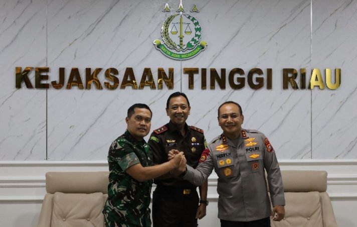 Kodam XIX Tuanku Tambusai Perkuat Sinergi Strategis, Pangdam Sambangi Kajati Riau