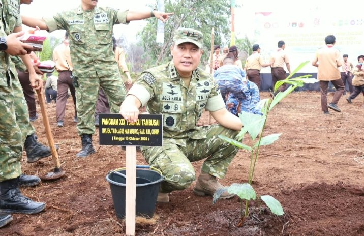 Kodam XIX/Tuanku Tambusai Gaungkan Green Defence melalui Penanaman 20.000 Pohon