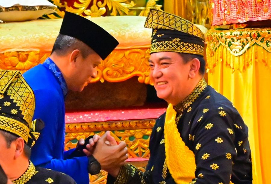 Komandan Lanud Roesmin Nurjadin Hadiri Penganugerahan Gelar Adat Kepada Kapolda Riau