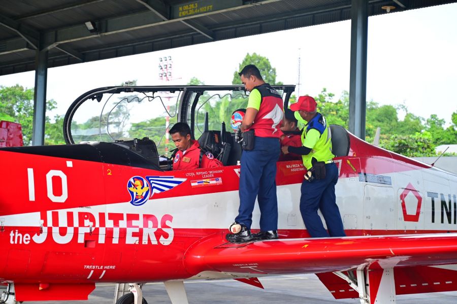 Komandan Lanud Roesmin Nurjadin: Terimakasih Atas Partisipasi dan Performanya Jupiter Aerobatic Team