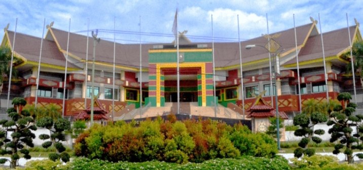 Korban AG minta Popy ASN di Sekwan Propinsi Riau, kembalikan uang mereka ! 