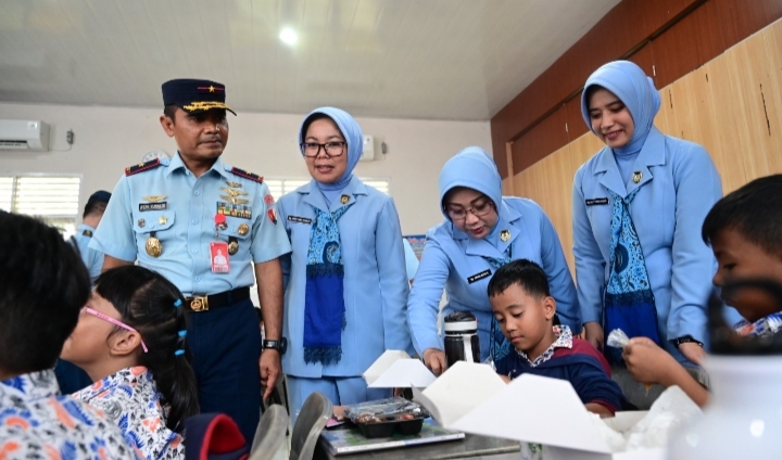 Lanud Roesmin Nurjadin Gelar Uji Coba Makan Bergizi Gratis
