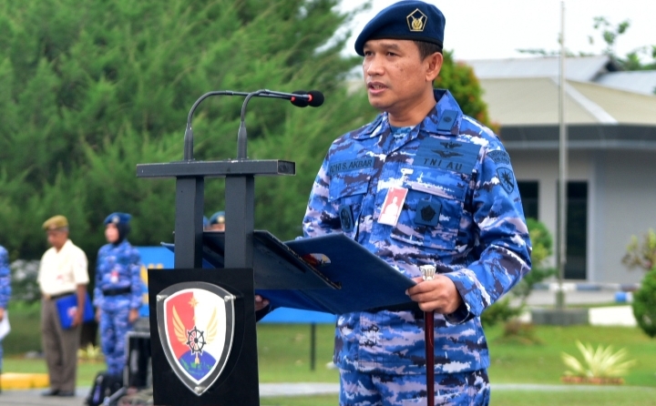 Lanud Roesmin Nurjadin Laksanakan Upacara Bendera Bulan Juni 2024