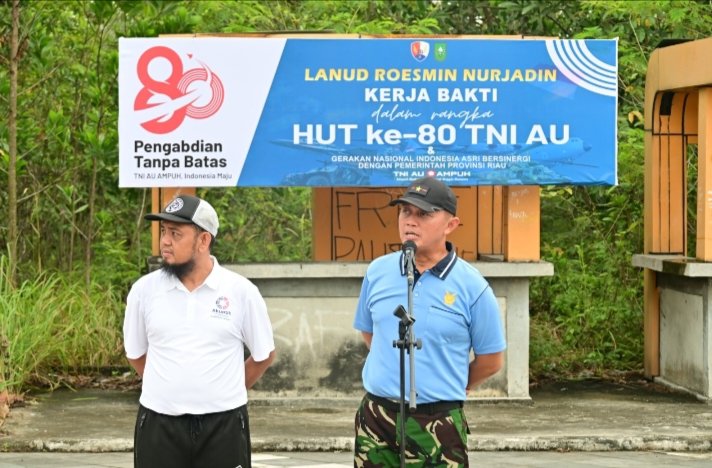 Lanud RSN Gelar Kerja Bakti di Stadion Utama Riau, Wujud Nyata 80 Tahun Pengabdian Tanpa Batas