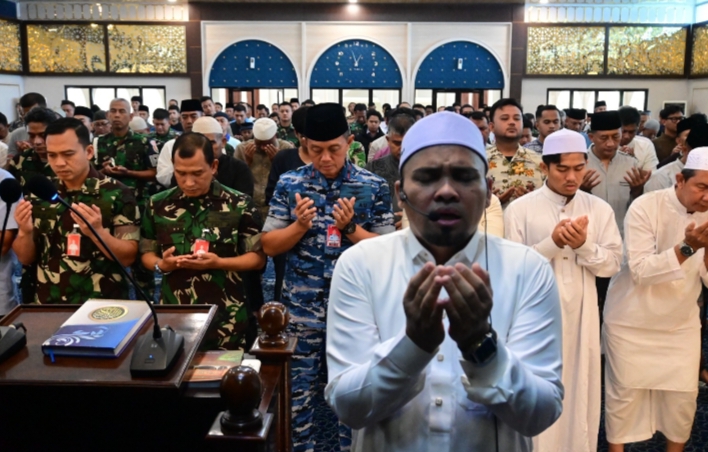 Lanud RSN Gelar Shalat Gaib dan Doa Bersama untuk Korban Bencana Aceh, Sumut, dan Sumbar