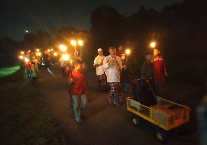 Malam Kemenangan Warga Lanud Roesmin Nurjadin Antusias Gelar Pawai Takbir Keliling