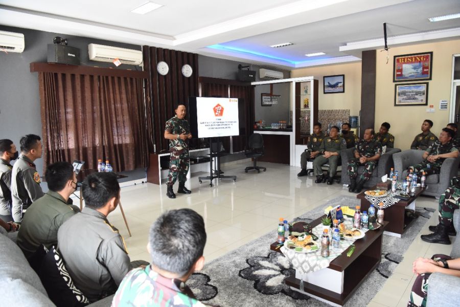 Menjelang HUT Ke-77 TNI, Kas Koopsudnas Tinjau Latihan flypass F-16