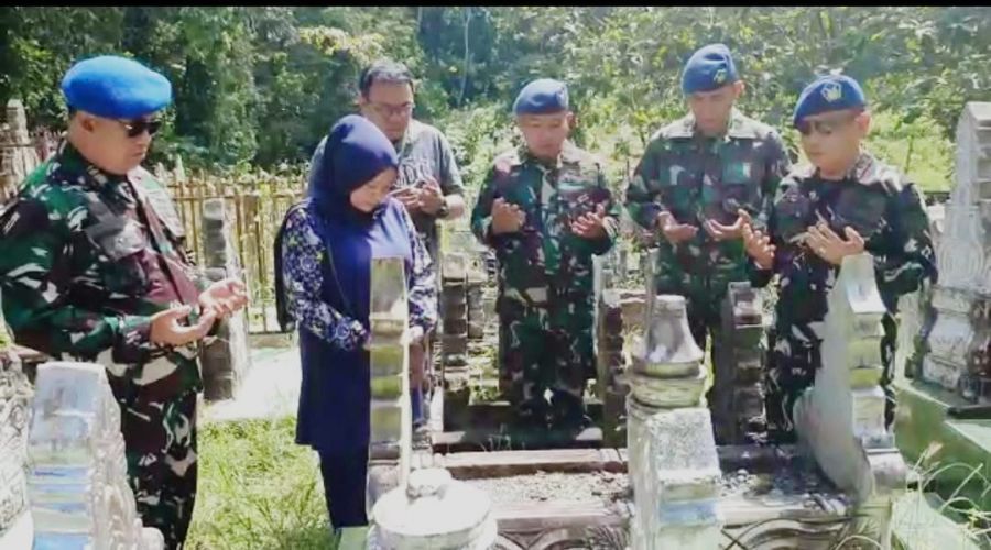 Menjelang Reunian Akbar, Pakar 97 Di Makassar Lakukan Ziarah Dan Doa Bersama