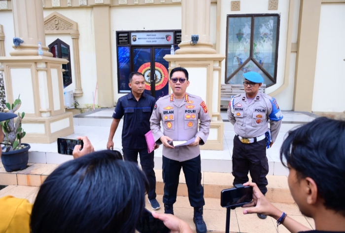 Mobil Pajero Tabrak Pagar Mapolda Jambi, Pengemudi Positif Narkoba dan Miras